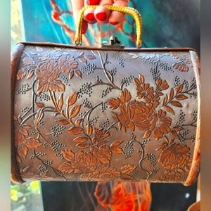 Vtg 50's WOOD Handmade Grandpa Round Eclectic Floral Textured Wrap Artsy Purse